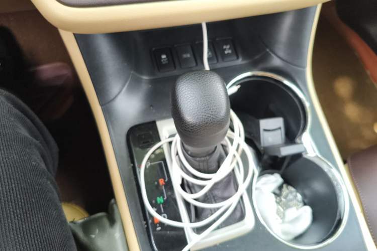 Used Toyota Highlander 2018 2.0T Four-Wheel Drive Elite Edition 7 Seats China VI Standard Gear Lever