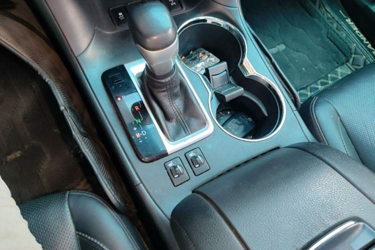 Used Toyota Highlander 2018 2.0T Four-Wheel Drive Prestige Version 7 Seats China VI Standard Gear Lever
