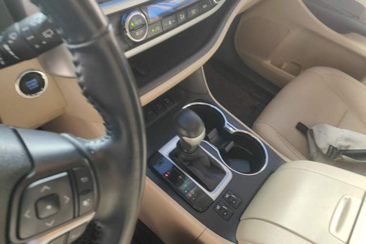 Used Toyota Highlander 2018 2.0T Four-Wheel Drive Prestige Version 7 Seats China VI Standard Gear Lever