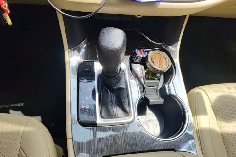 Used Toyota Highlander 2018 2.0T Two-Wheel Drive Elite Edition 7 Seats Emission Standard China V Gear Lever