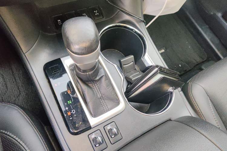Used Toyota Highlander 2018 2.0T Four-Wheel Drive Luxury Version 7 Seats China VI Standard Gear Lever