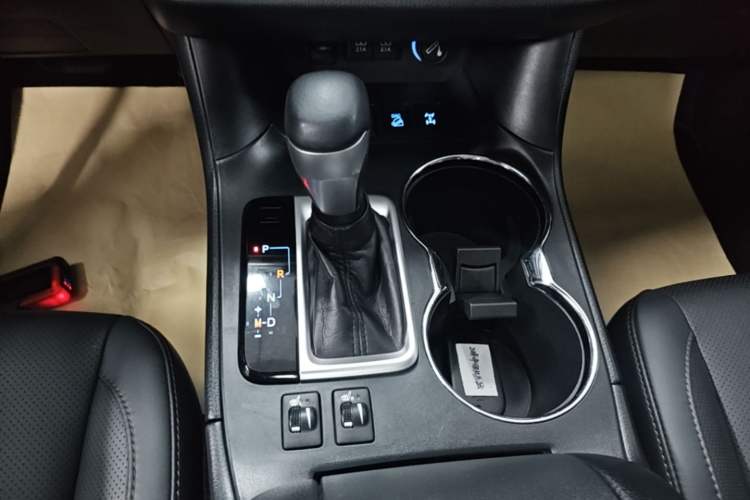 Used Toyota Highlander 2018 2.0T Four-Wheel Drive Prestige Version 7 Seats China VI Standard Gear Lever