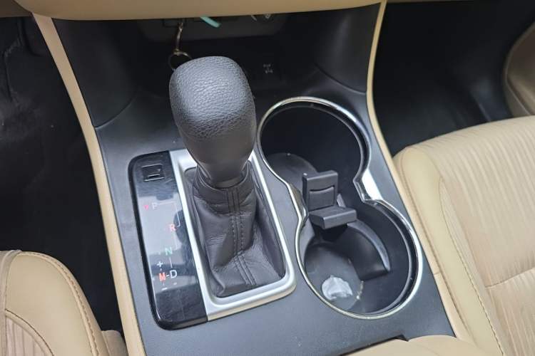 Used Toyota Highlander 2018 2.0T Four-Wheel Drive Elite Edition 7 Seats China VI Standard Gear Lever