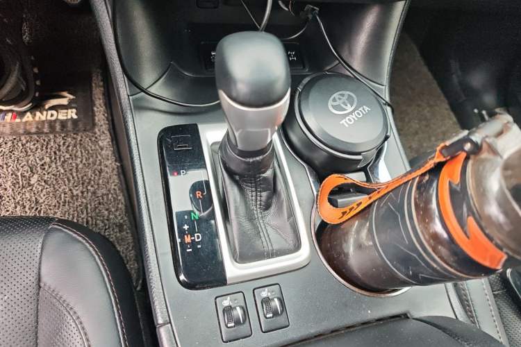 Used Toyota Highlander 2018 2.0T Four-Wheel Drive Prestige Version 7 Seats China VI Standard Gear Lever