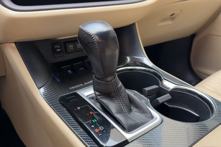 Used Toyota Highlander 2018 2.0T Two-Wheel Drive Elite Version 5 Seats China VI Standard Gear Lever