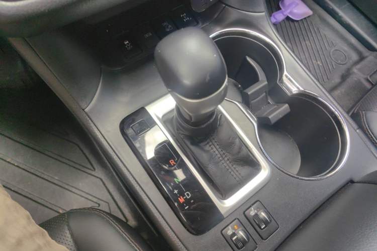 Used Toyota Highlander 2018 2.0T Four-Wheel Drive Prestige Version 7 Seats China VI Standard Gear Lever