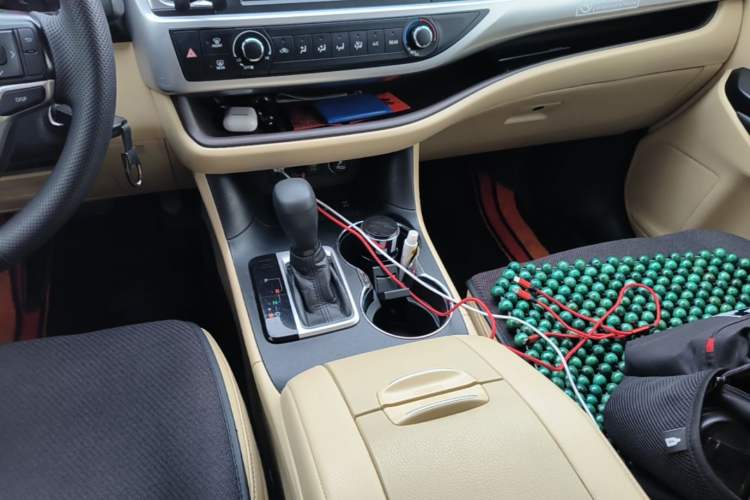 Used Toyota Highlander 2018 2.0T Four-Wheel Drive Elite Edition 7 Seats China VI Standard Gear Lever
