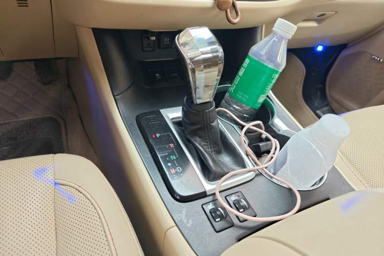 Used Toyota Highlander 2018 2.0T Four-Wheel Drive Prestige Version 7 Seats China V Emission Standard Gear Lever