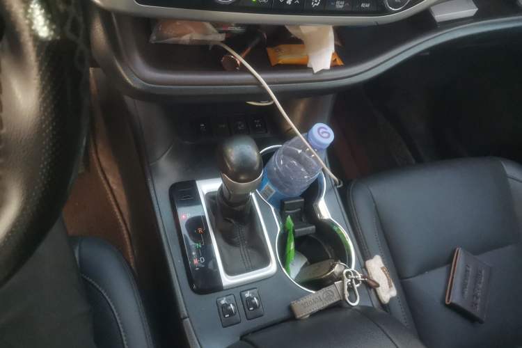 Used Toyota Highlander 2018 2.0T Four-Wheel Drive Prestige Version 7 Seats China VI Standard Gear Lever