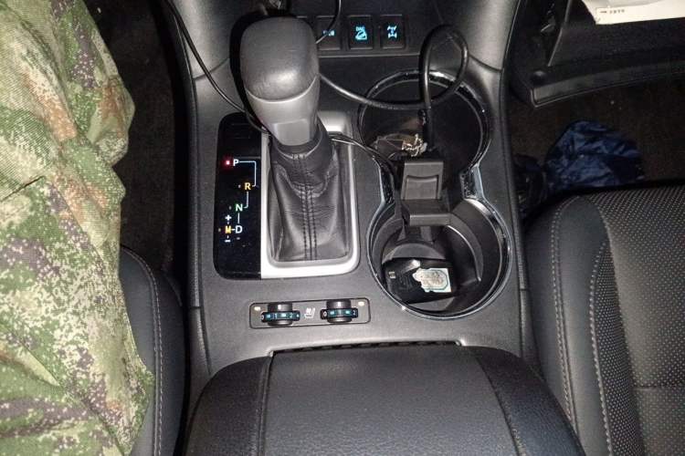 Used Toyota Highlander 2018 2.0T Four-Wheel Drive Supreme Edition 7-Seater China VI Gear Lever