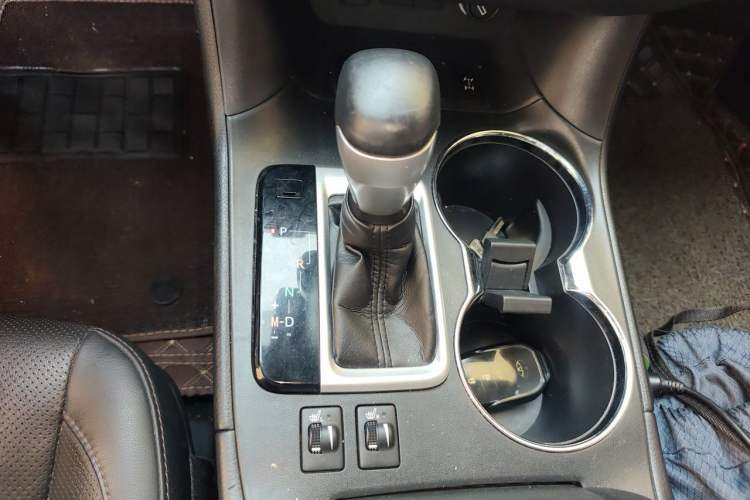 Used Toyota Highlander 2018 2.0T Four-Wheel Drive Prestige Version 7 Seats China VI Standard Gear Lever