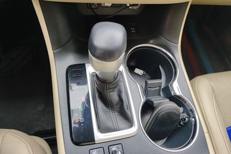 Used Toyota Highlander 2018 2.0T Four-Wheel Drive Luxury Version 7 Seats China VI Standard Gear Lever