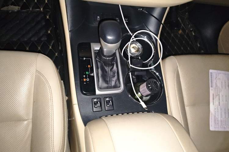 Used Toyota Highlander 2018 2.0T Four-Wheel Drive Luxury Version 7 Seats China VI Standard Gear Lever
