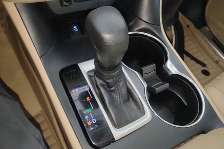 Used Toyota Highlander 2018 2.0T Two-Wheel Drive Elite Version 5 Seats China VI Standard Gear Lever