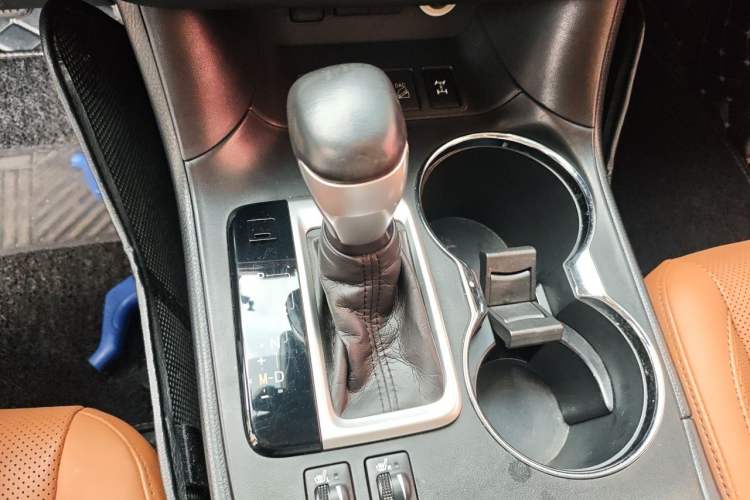 Used Toyota Highlander 2018 2.0T Four-Wheel Drive Knight Edition 7 Seats China VI Standard Gear Lever
