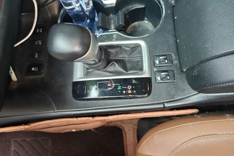 Used Toyota Highlander 2018 2.0T Four-Wheel Drive Knight Edition 7 Seats China VI Standard Gear Lever