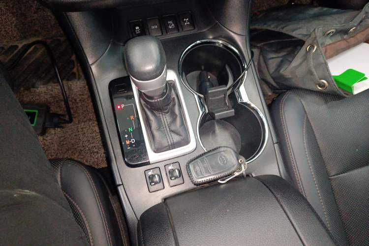 Used Toyota Highlander 2018 2.0T Four-Wheel Drive Luxury Version 7 Seats China VI Standard Gear Lever