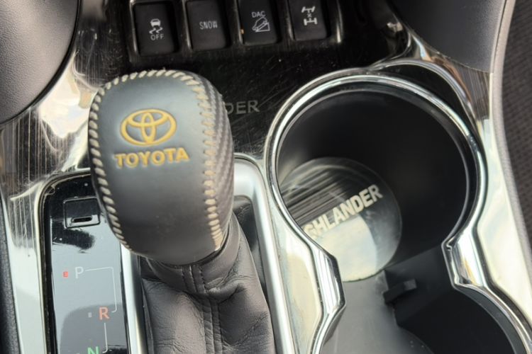 Used Toyota Highlander 2018 2.0T Four-Wheel Drive Supreme Edition 7-Seater China VI Gear Lever