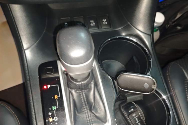 Used Toyota Highlander 2018 2.0T Four-Wheel Drive Luxury Version 7 Seats China VI Standard Gear Lever