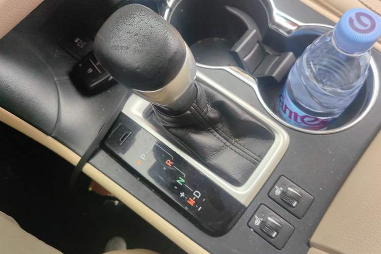 Used Toyota Highlander 2018 2.0T Four-Wheel Drive Luxury Edition 7 Seats China V Emission Standard Gear Lever