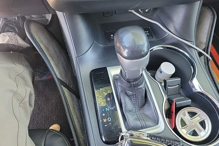 Used Toyota Highlander 2018 2.0T Four-Wheel Drive Luxury Version 7 Seats China VI Standard Gear Lever