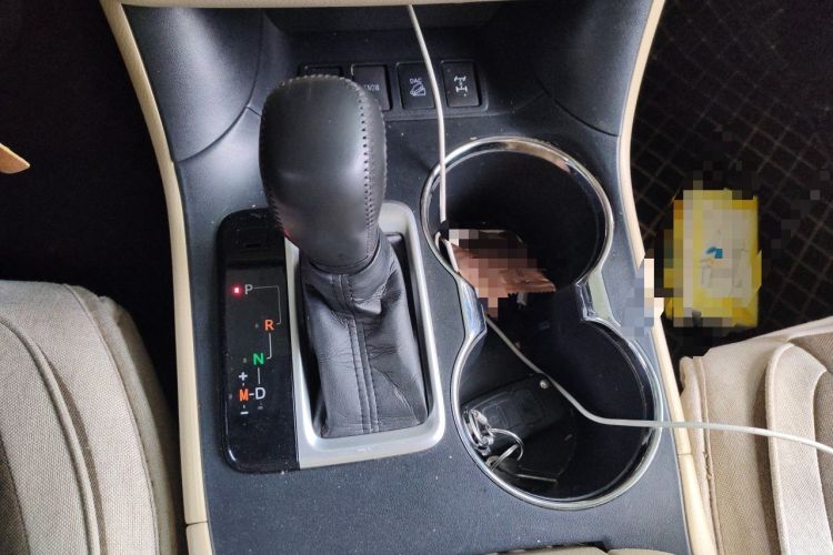 Used Toyota Highlander 2018 2.0T Four-Wheel Drive Elite Edition 7 Seats China VI Standard Gear Lever