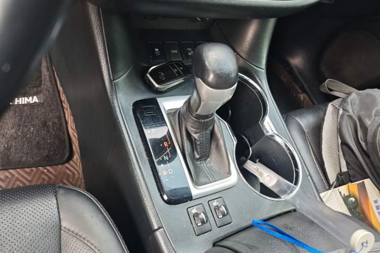 Used Toyota Highlander 2018 2.0T Four-Wheel Drive Luxury Edition 7 Seats China V Emission Standard Gear Lever