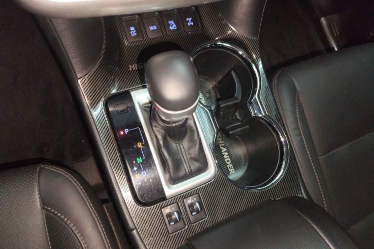 Used Toyota Highlander 2018 2.0T Four-Wheel Drive Prestige Version 7 Seats China V Emission Standard Gear Lever