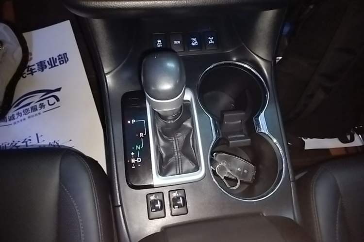 Used Toyota Highlander 2018 2.0T Four-Wheel Drive Luxury Version 7 Seats China VI Standard Gear Lever