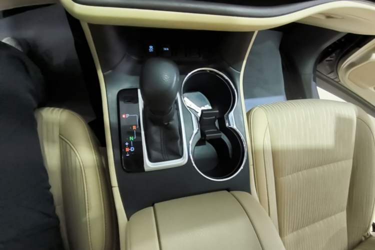 Used Toyota Highlander 2018 2.0T Two-Wheel Drive Elite Edition 7 Seats China VI Standard Gear Lever