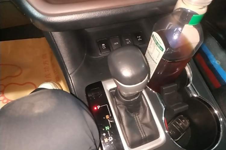 Used Toyota Highlander 2018 2.0T Four-Wheel Drive Prestige Version 7 Seats China VI Standard Gear Lever