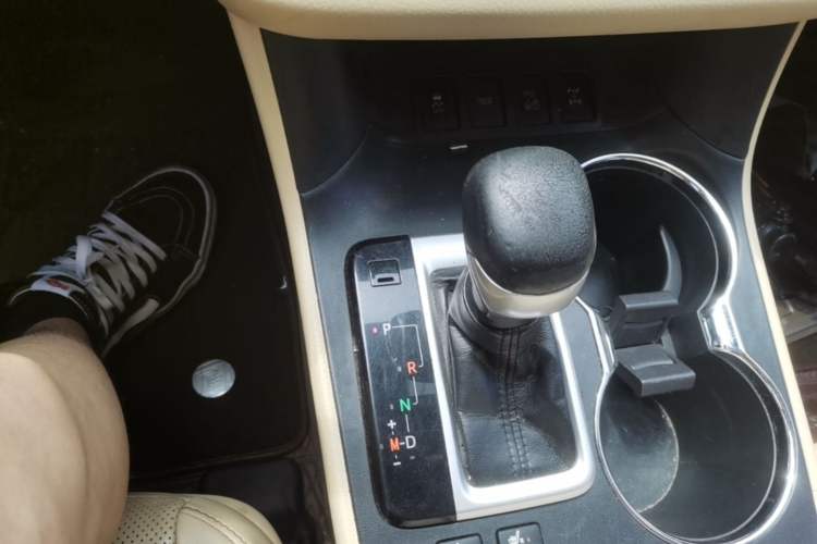 Used Toyota Highlander 2018 2.0T Four-Wheel Drive Luxury Version 7 Seats China VI Standard Gear Lever