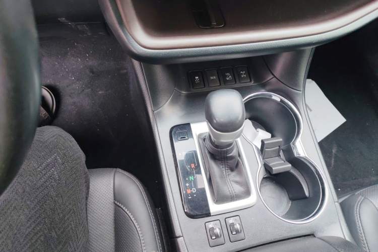 Used Toyota Highlander 2018 2.0T Four-Wheel Drive Luxury Version 7 Seats China VI Standard Gear Lever