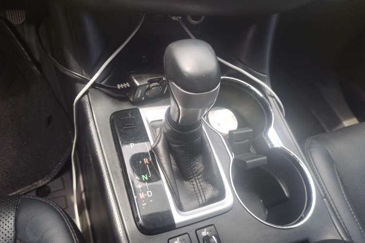 Used Toyota Highlander 2018 2.0T Four-Wheel Drive Luxury Version 7 Seats China VI Standard Gear Lever