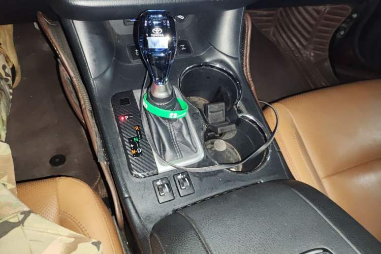 Used Toyota Highlander 2018 2.0T Four-Wheel Drive Knight Edition 7 Seats China VI Standard Gear Lever