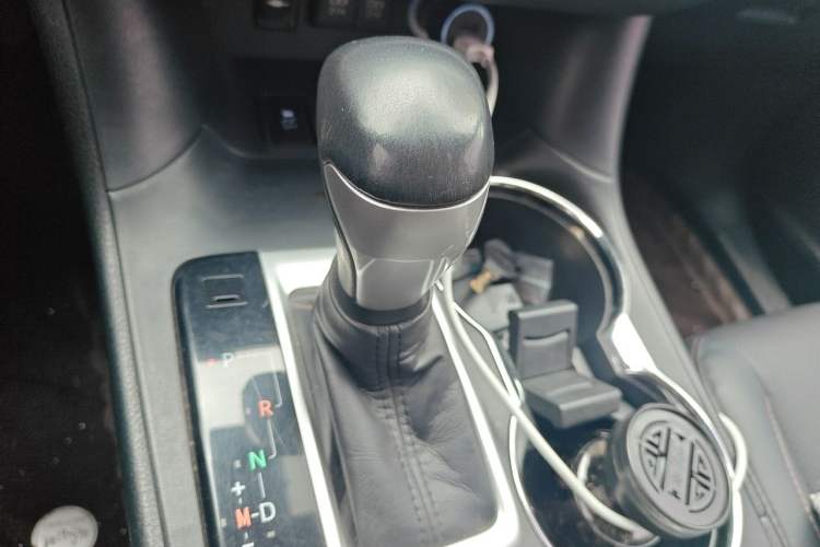 Used Toyota Highlander 2018 2.0T Four-Wheel Drive Luxury Version 7 Seats China VI Standard Gear Lever