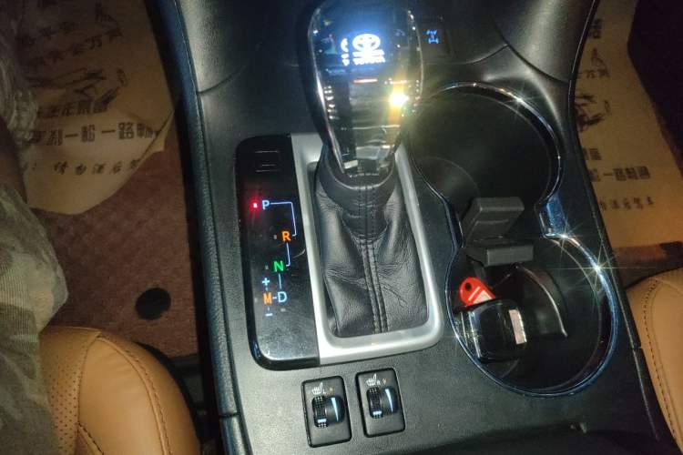 Used Toyota Highlander 2018 2.0T Four-Wheel Drive Knight Edition 7 Seats China VI Standard Gear Lever