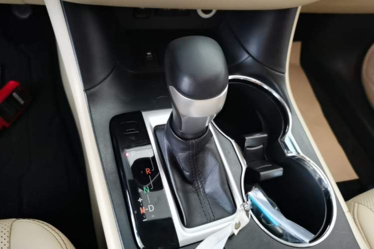 Used Toyota Highlander 2018 2.0T Four-Wheel Drive Prestige Version 7 Seats China VI Standard Gear Lever