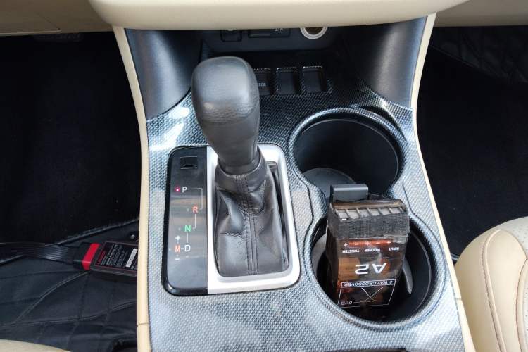 Used Toyota Highlander 2018 2.0T Two-Wheel Drive Elite Version 5 Seats China VI Standard Gear Lever