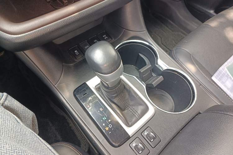 Used Toyota Highlander 2018 2.0T Four-Wheel Drive Luxury Edition 7 Seats China V Emission Standard Gear Lever