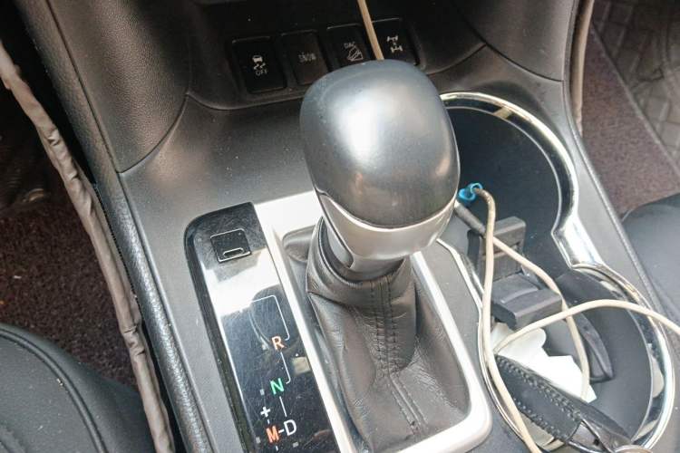 Used Toyota Highlander 2018 2.0T Four-Wheel Drive Luxury Version 7 Seats China VI Standard Gear Lever