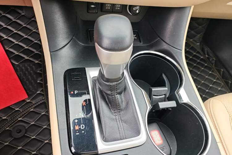 Used Toyota Highlander 2018 2.0T Four-Wheel Drive Luxury Edition 7 Seats China V Emission Standard Gear Lever