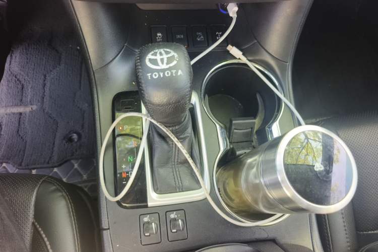 Used Toyota Highlander 2018 2.0T Four-Wheel Drive Prestige Version 7 Seats China VI Standard Gear Lever
