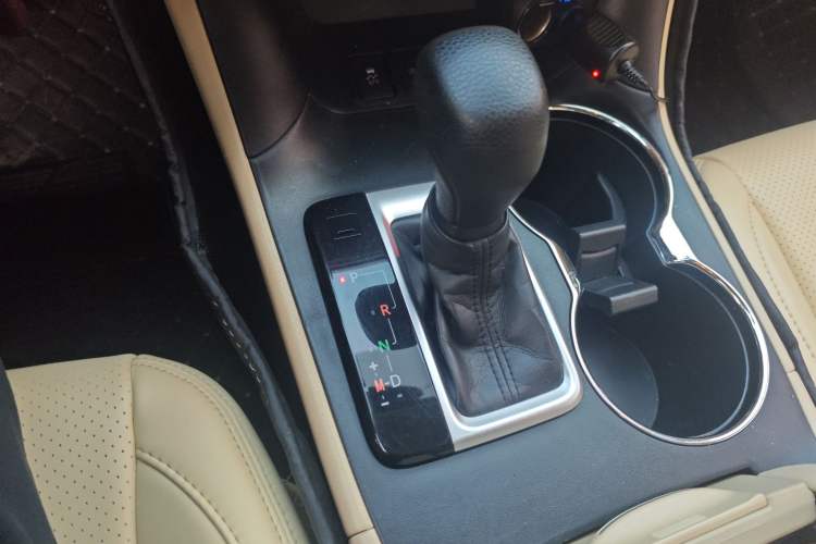 Used Toyota Highlander 2018 2.0T Two-Wheel Drive Elite Edition 7 Seats China VI Standard Gear Lever