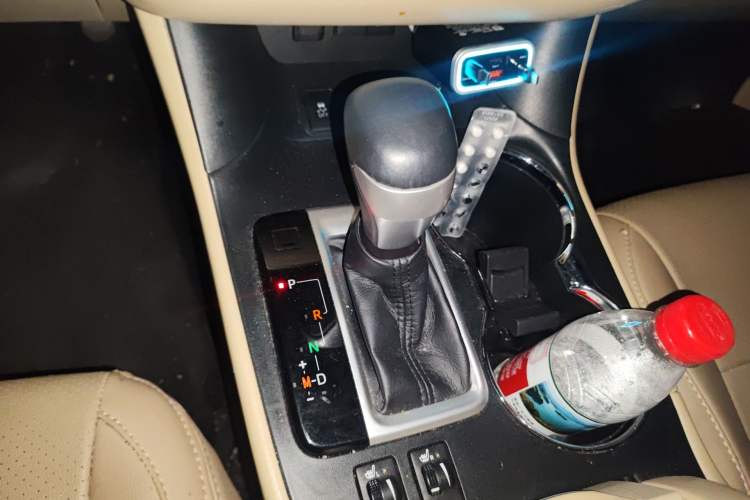 Used Toyota Highlander 2018 2.0T Four-Wheel Drive Luxury Version 7 Seats China VI Standard Gear Lever