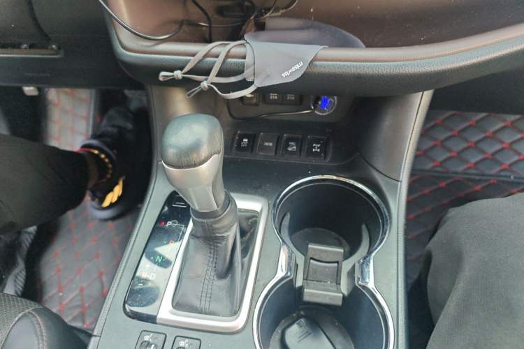 Used Toyota Highlander 2018 2.0T Four-Wheel Drive Luxury Version 7 Seats China VI Standard Gear Lever