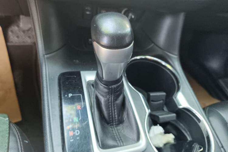 Used Toyota Highlander 2018 2.0T Four-Wheel Drive Luxury Version 7 Seats China VI Standard Gear Lever