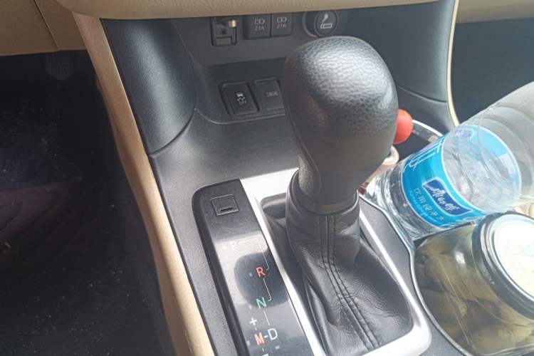 Used Toyota Highlander 2018 2.0T Two-Wheel Drive Elite Edition 7 Seats Emission Standard China V Gear Lever