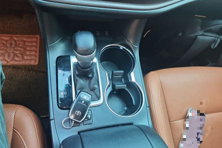 Used Toyota Highlander 2018 2.0T Four-Wheel Drive Knight Edition 7 Seats China VI Standard Gear Lever