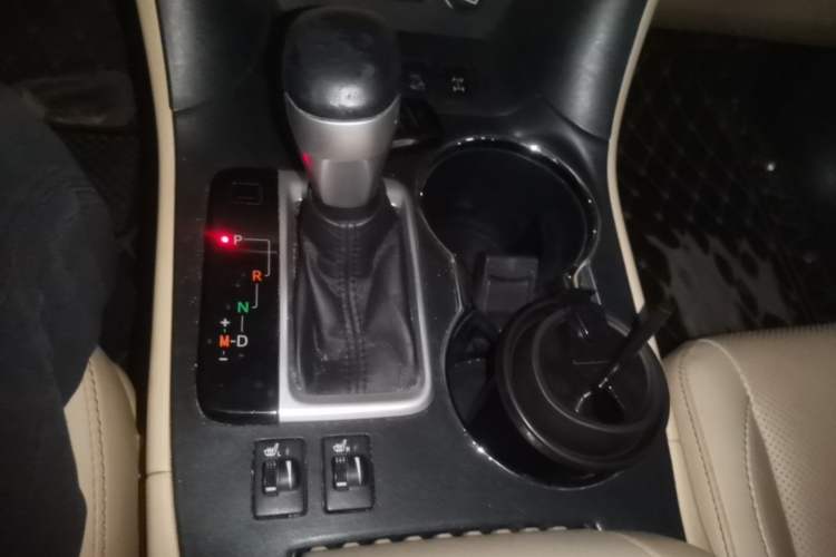 Used Toyota Highlander 2018 2.0T Four-Wheel Drive Luxury Version 7 Seats China VI Standard Gear Lever